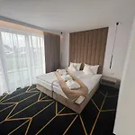 Nocleg ze śniadaniem Posh & 4*