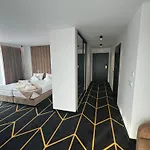 Posh & Nocleg ze śniadaniem 4*