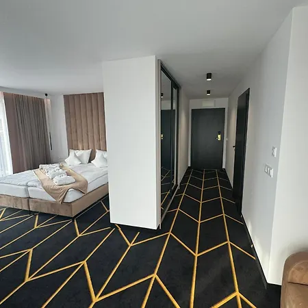 Posh & Bed & Breakfast 4*