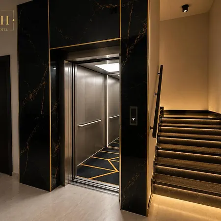 Posh & Bed & Breakfast 4*