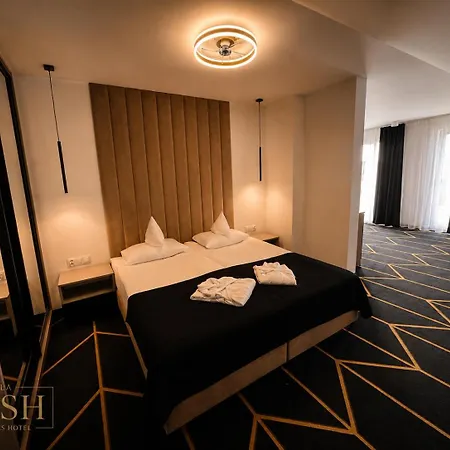 Posh & 4*