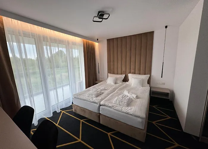 Posh & 4* Мендзыводзе